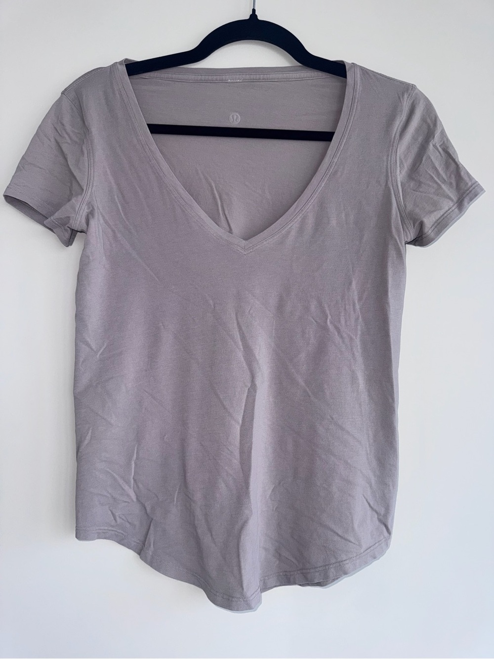 lululemon athletica V-Neck Tee in Light Lavender Gray